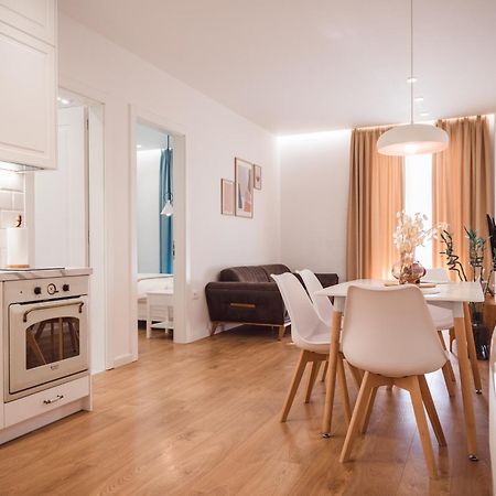 Tam Skanderbeg Square Serviced City Center Apartment No1 تيرانا المظهر الخارجي الصورة