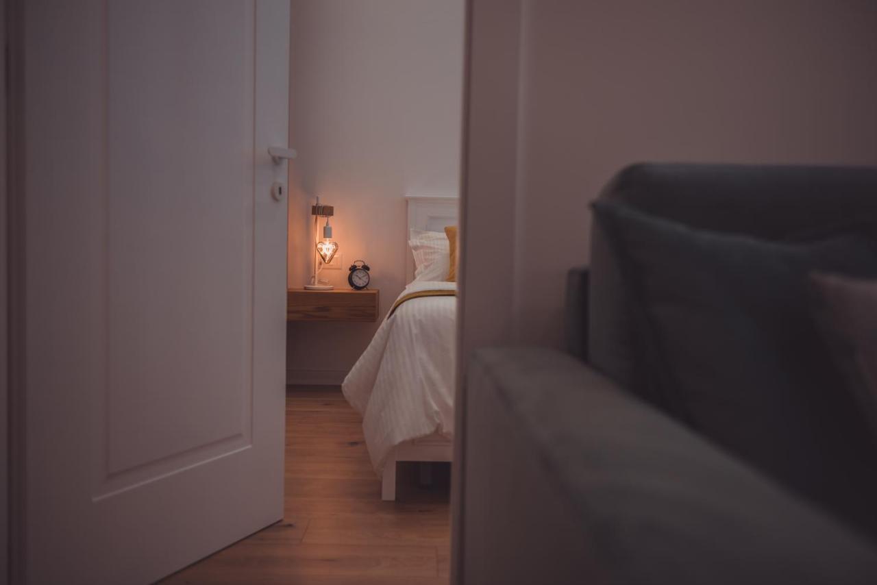 Tam Skanderbeg Square Serviced City Center Apartment No1 تيرانا المظهر الخارجي الصورة