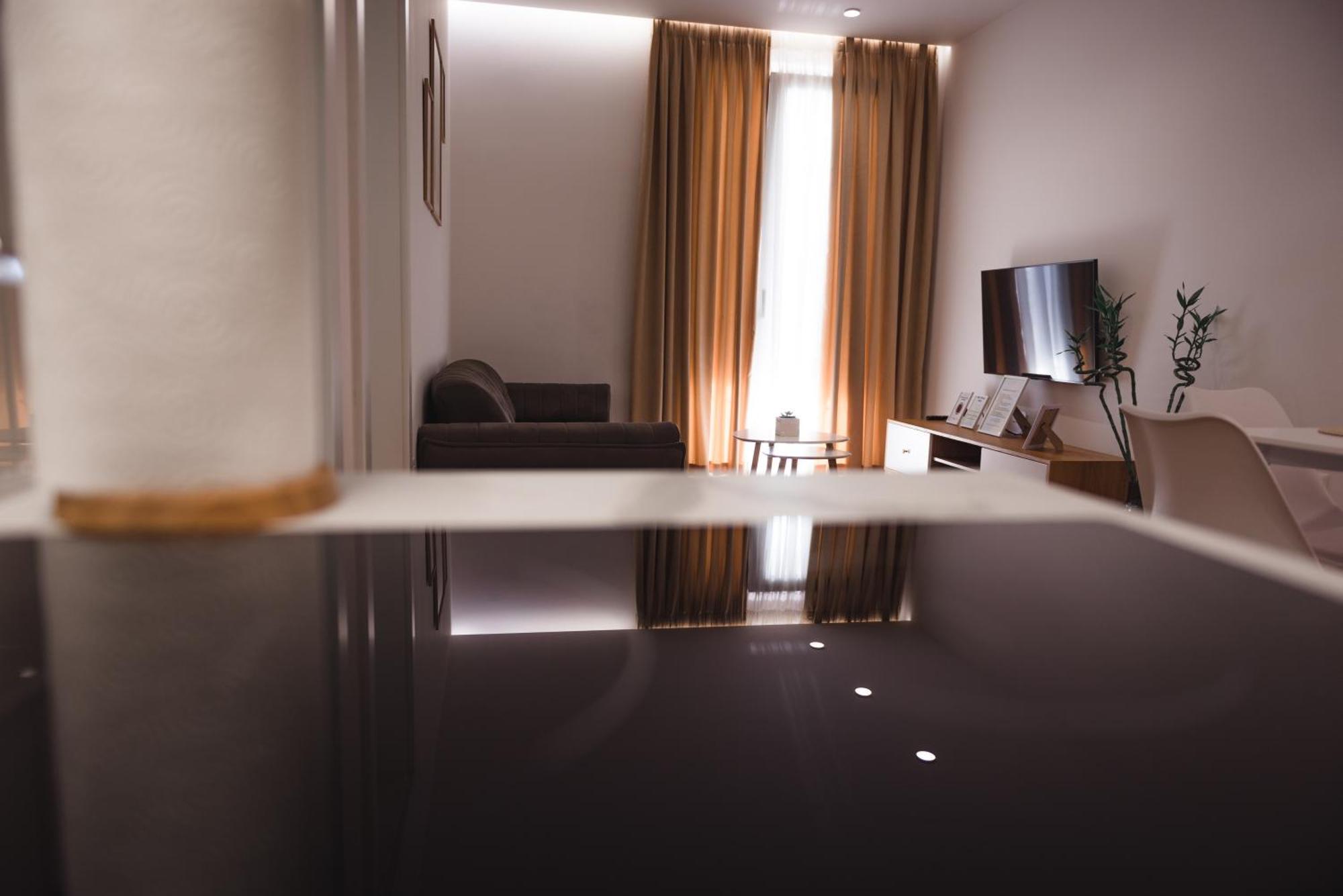 Tam Skanderbeg Square Serviced City Center Apartment No1 تيرانا المظهر الخارجي الصورة
