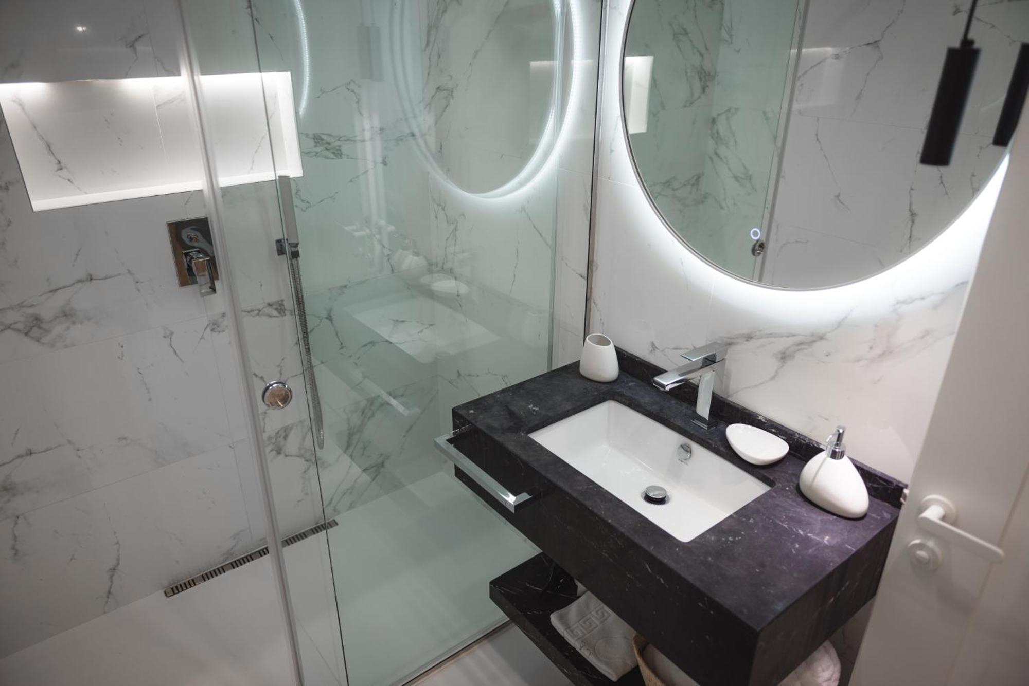 Tam Skanderbeg Square Serviced City Center Apartment No1 تيرانا المظهر الخارجي الصورة