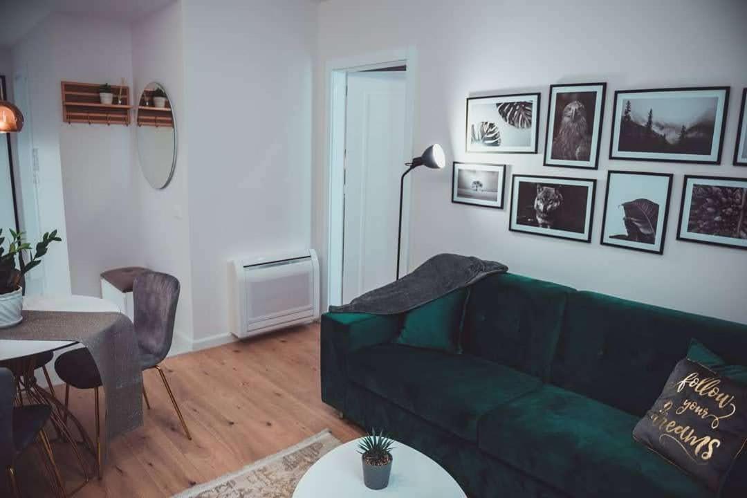 Tam Skanderbeg Square Serviced City Center Apartment No1 تيرانا المظهر الخارجي الصورة